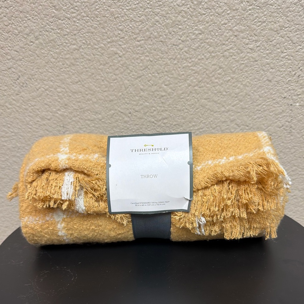 NWT‎ Threshold Golden Yellow Throw Blanket